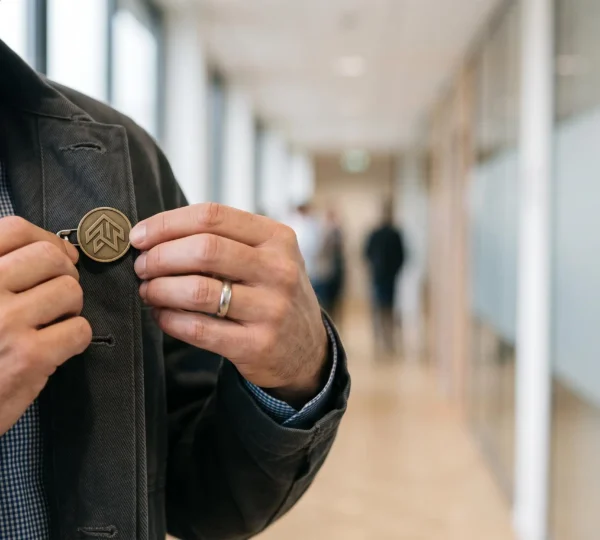 Professionnel de la sécurité en France valorisant sa formation de secourisme comme atout de carrière